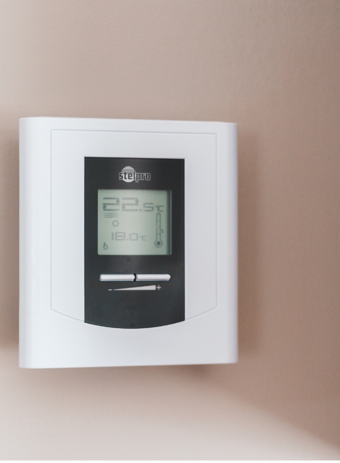 Low carbon heating thermostat